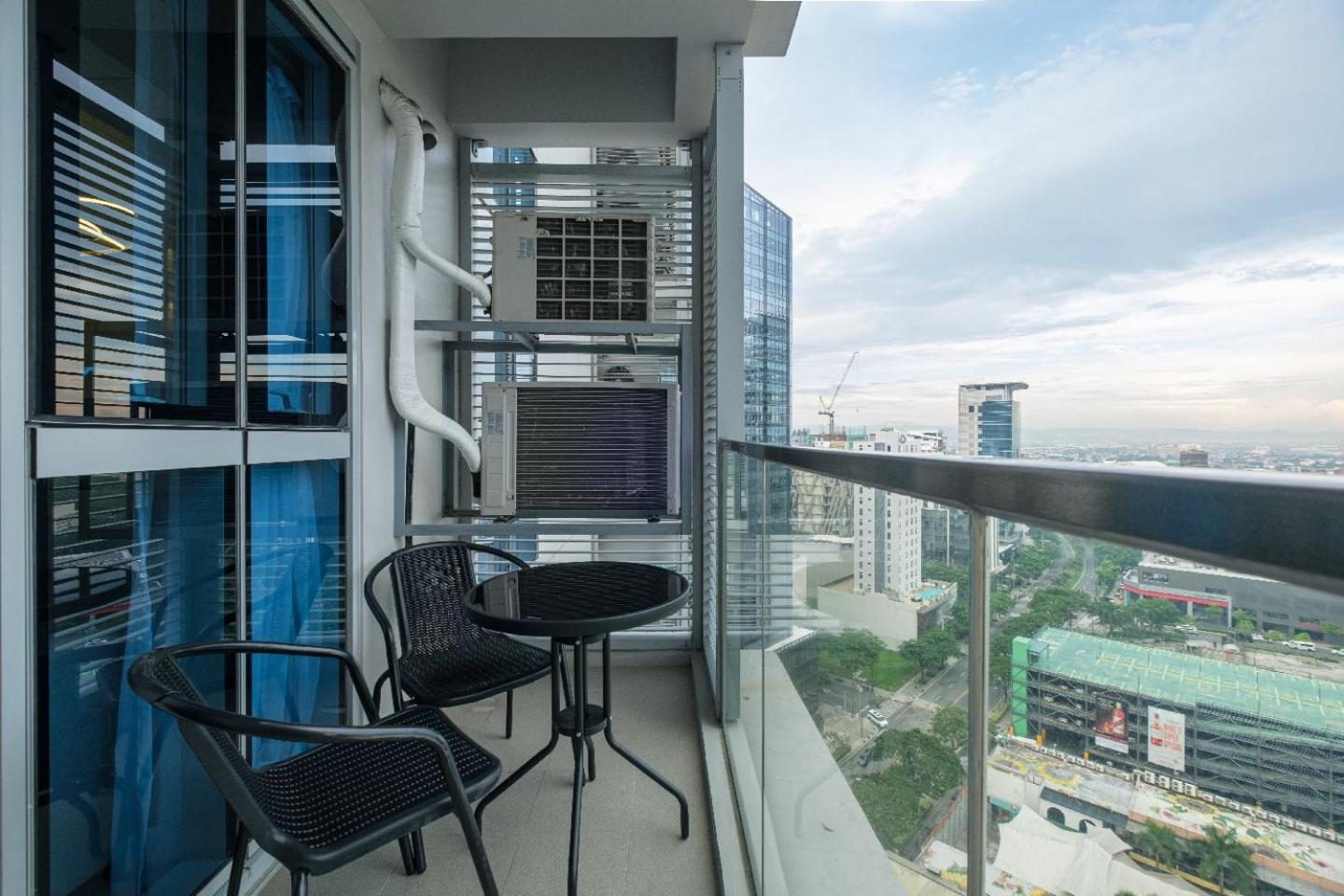 מנילה Uptown Parksuites Apartments Tower 2 Bgc By Ph Staycation מראה חיצוני תמונה